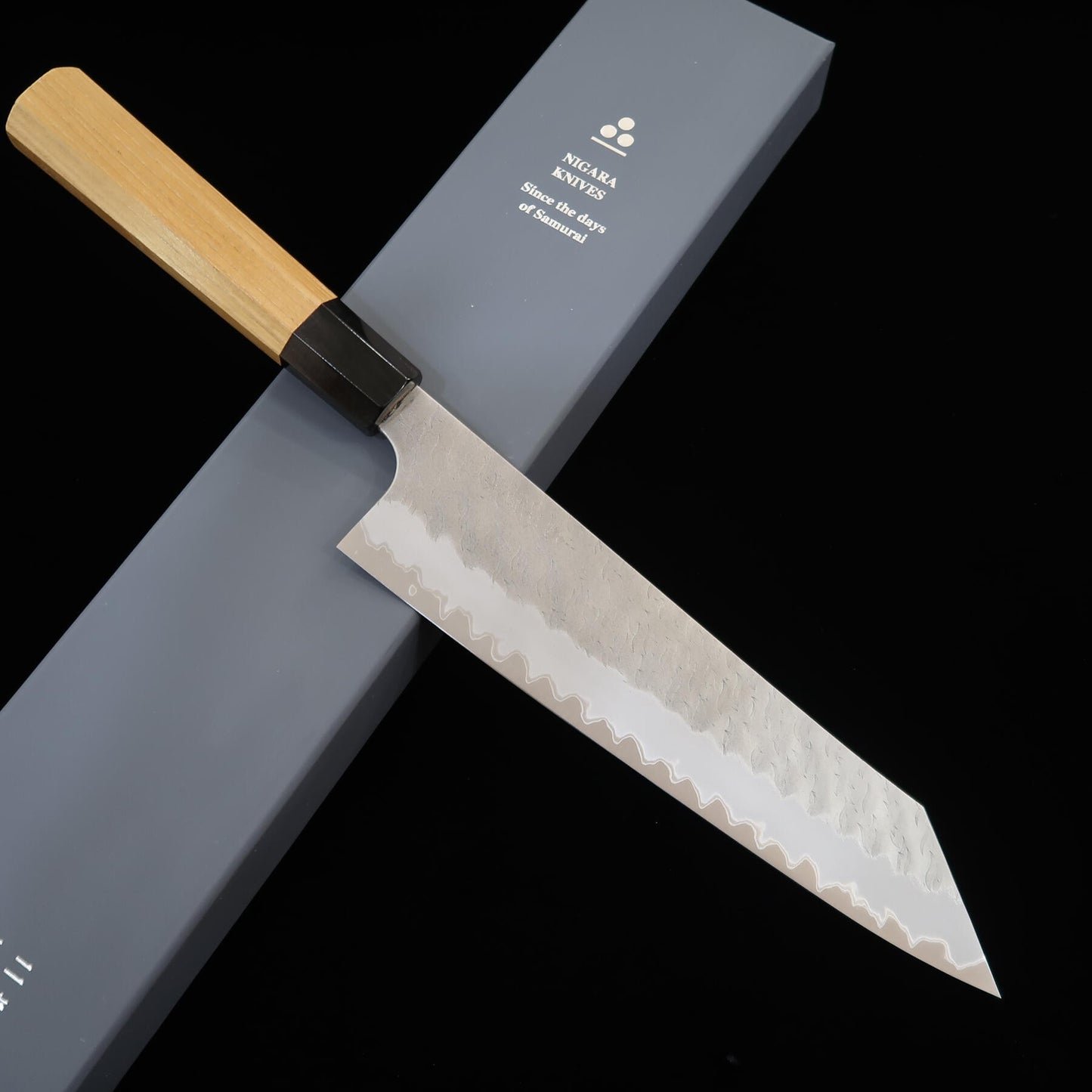NIGARA Aogami Super poli martelé Gyuto Kirituke, manche teck (210/240 mm)