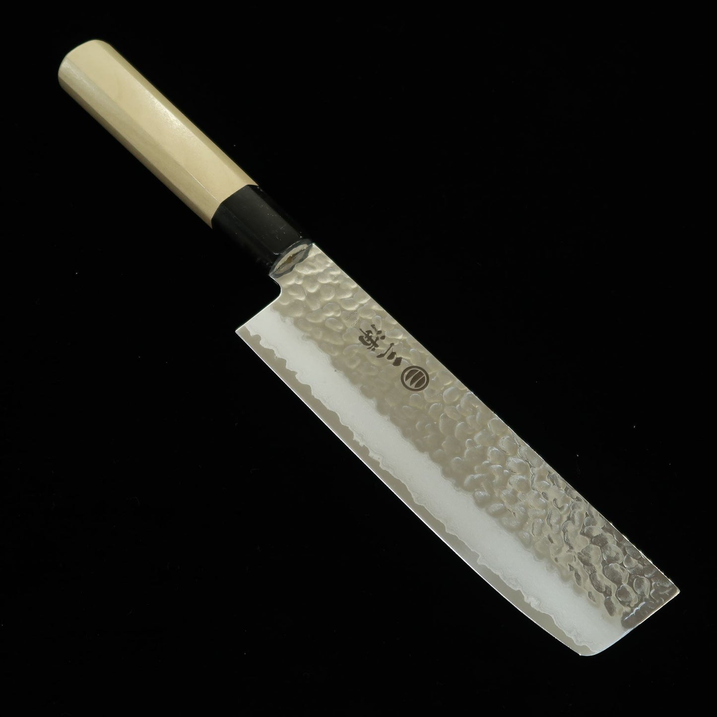 Nakiri MIURA Acero inoxidable molibdeno, Damasco martilleado (160 mm)