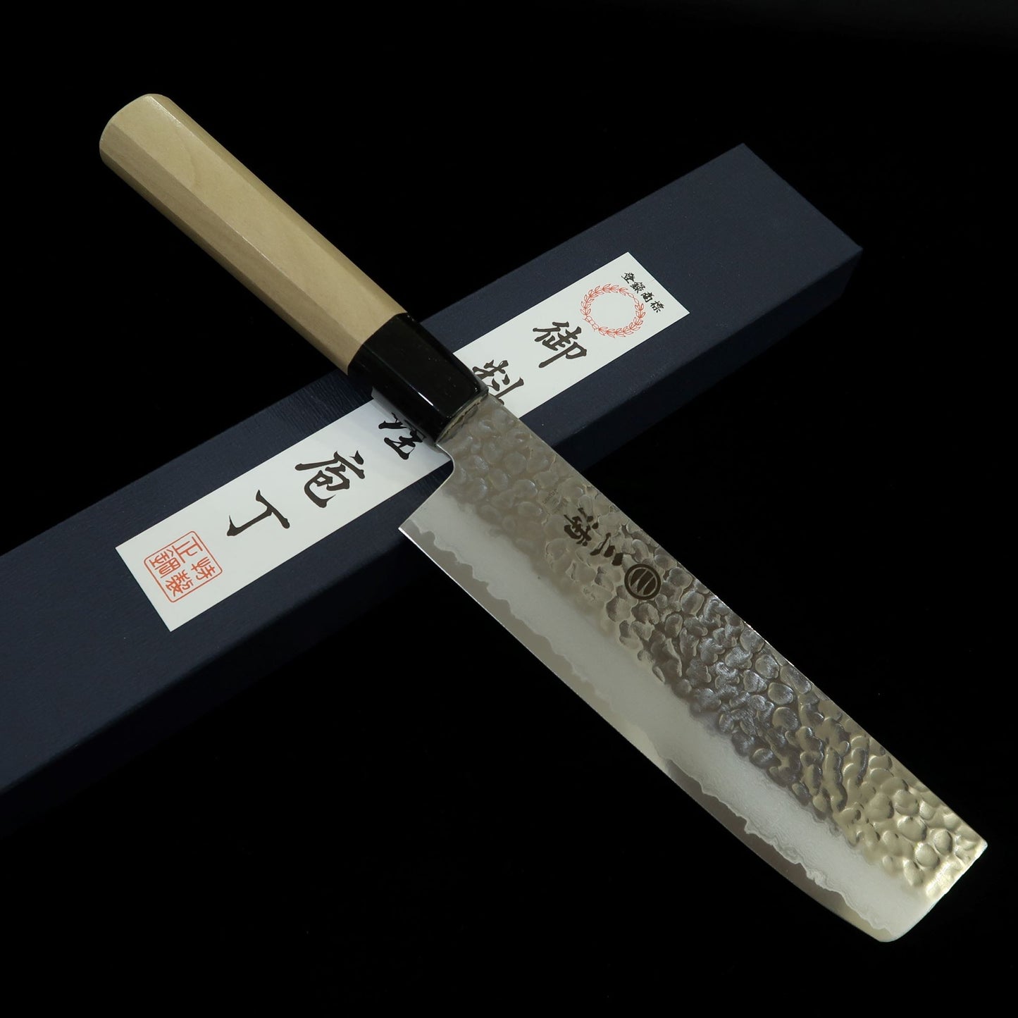 Nakiri MIURA Acero inoxidable molibdeno, Damasco martilleado (160 mm)