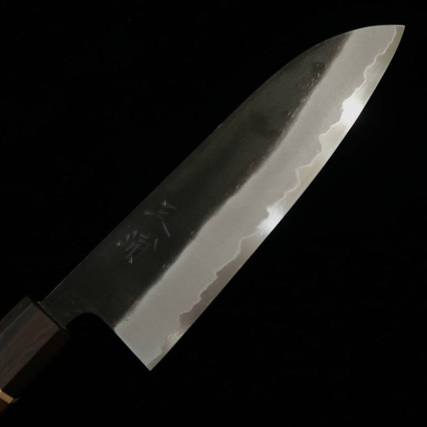 Santoku Murasame MIURA Aogami nº2 acabado kurochi mango octogonal de nogal (165 mm)