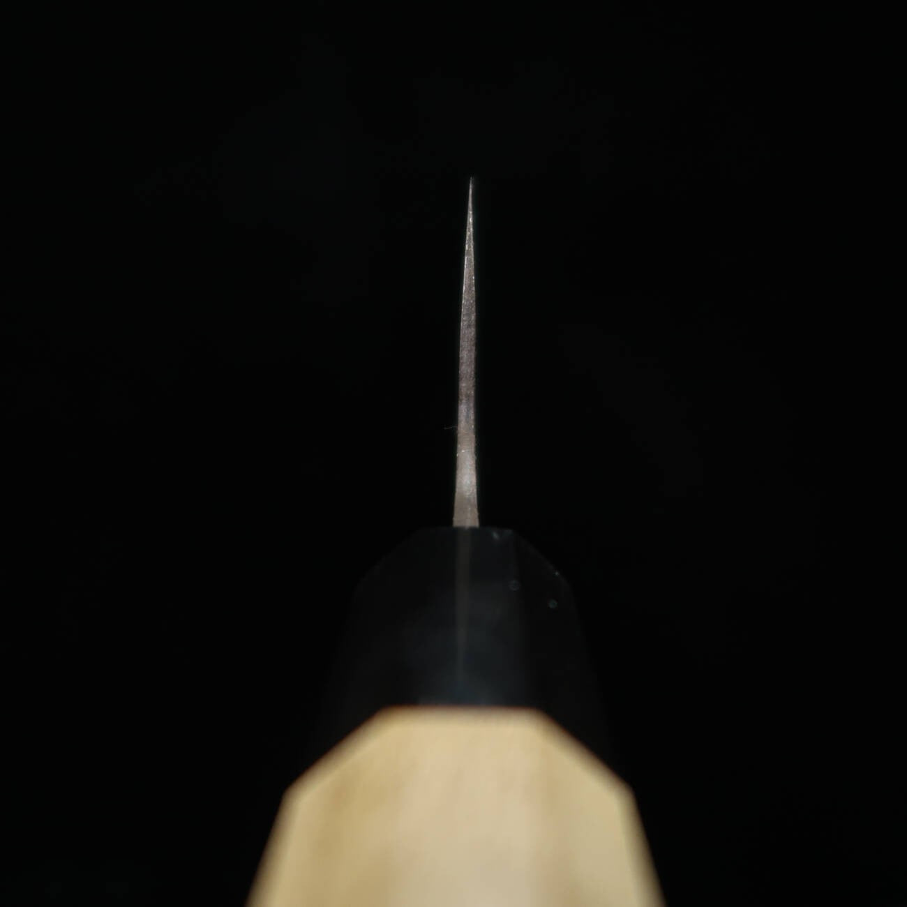 Bunka MIURA Aogami nº1 y acero inoxidable, acabado negro, mango octogonal de madera de magnolia (190 mm)