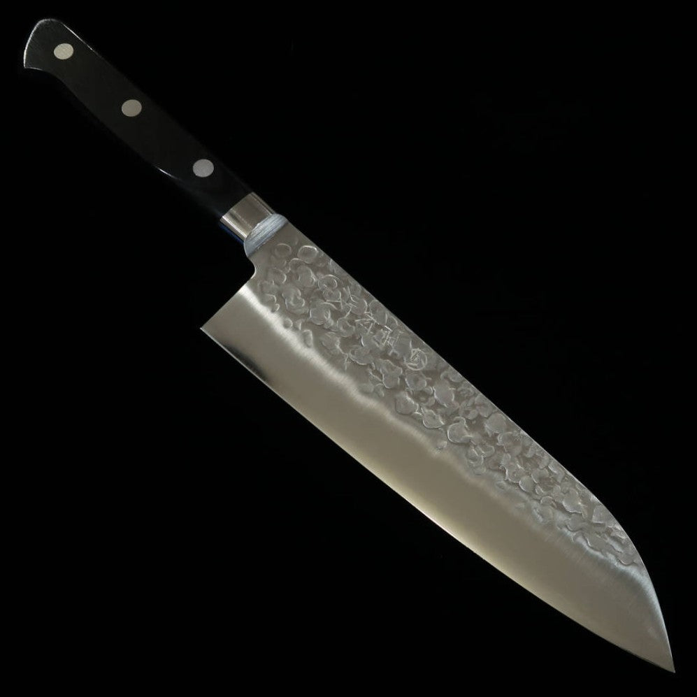 Takamura - Santoku VG10, acabado martillado, mango de compuesto negro (170 mm)