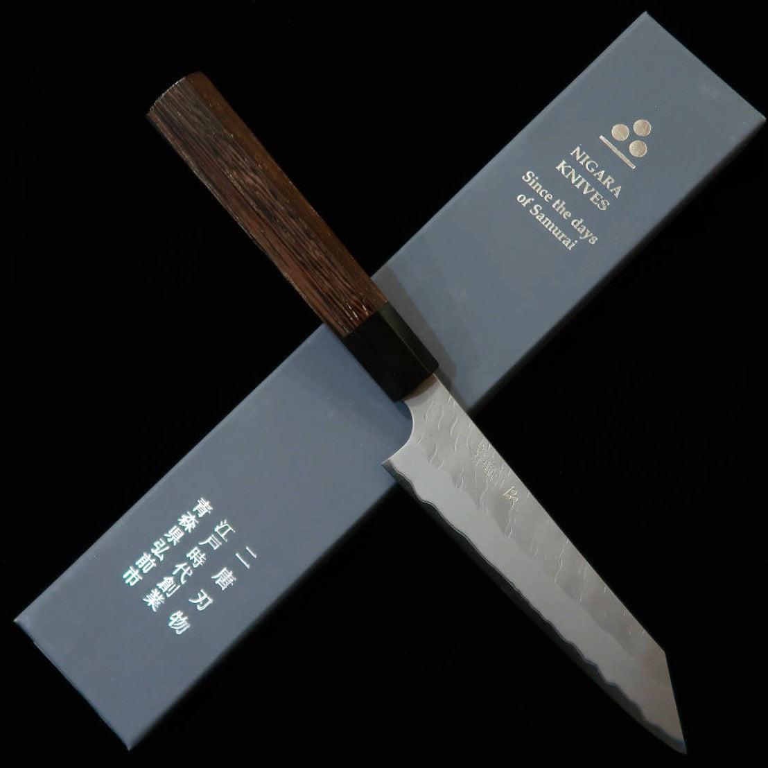 Couteau Kiritsuke d'office (Petty) Nigara (Nigara Hamono), acier Aogami Super (Acier Bleu Super), finition Tsuchime (martelé), manche octogonal en wengé (150 mm)
