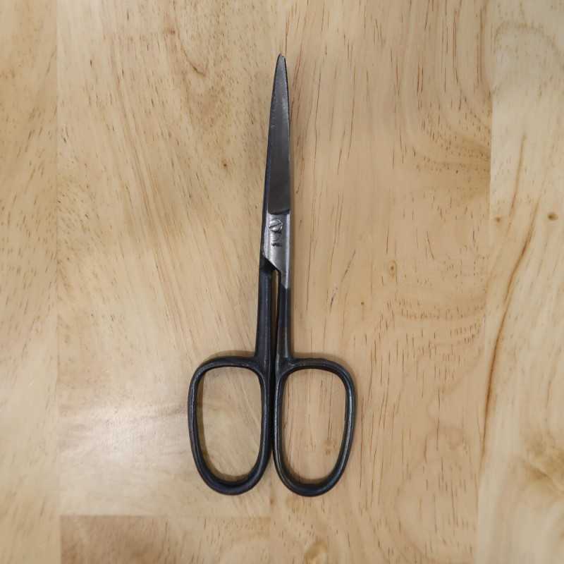 https://miuraknives.com/18992-large_default/japanese-handmade-scissor-nasu-for-rubber-id4022-scissors-nasu.jpg