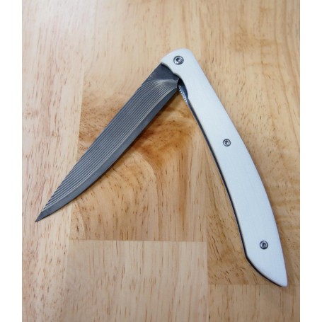https://miuraknives.com/6977-medium_default/switchblade-style-knife-for-steak-takeshi-saji-r2-damascus-steel-white-handle-size-10cm-id2009-japanese-knife-takeshi-saji.jpg
