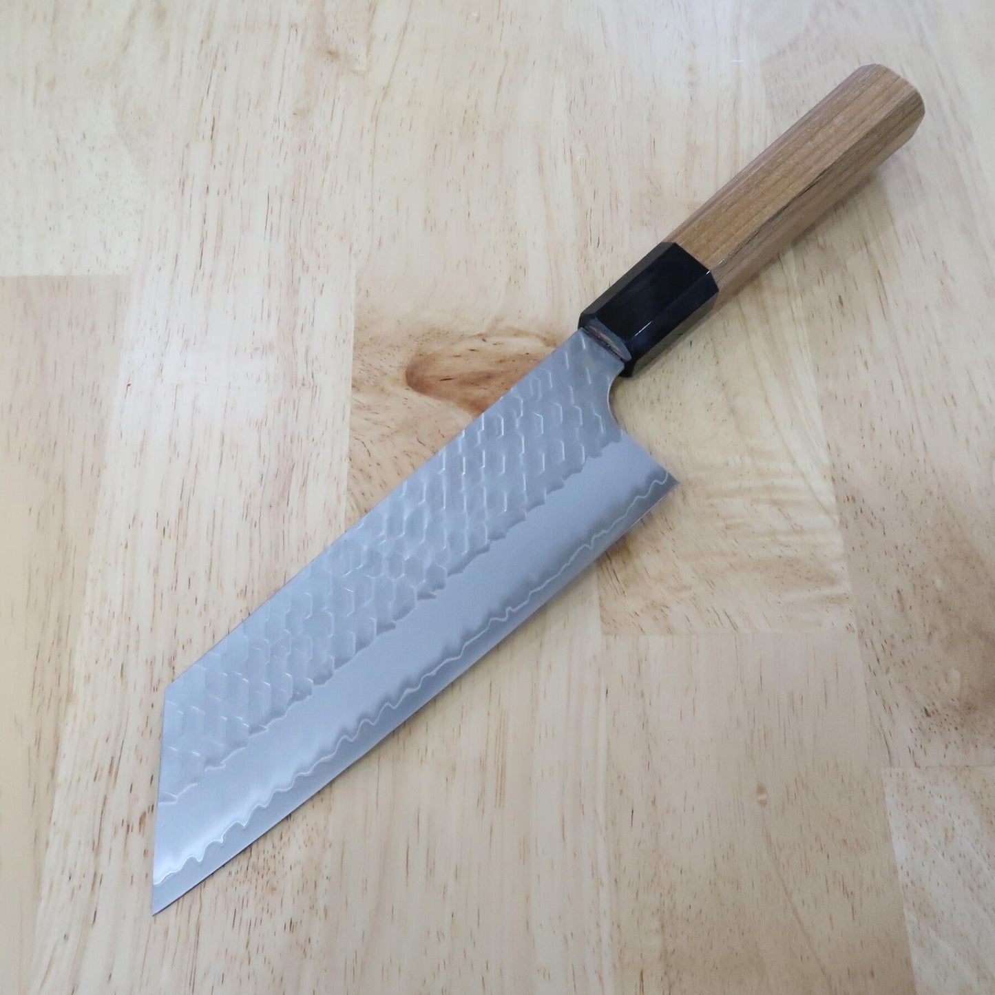 二唐刃物鍛造所 NIGARA SG2 磨き槌目 菜切 チーク八角柄 (180mm)