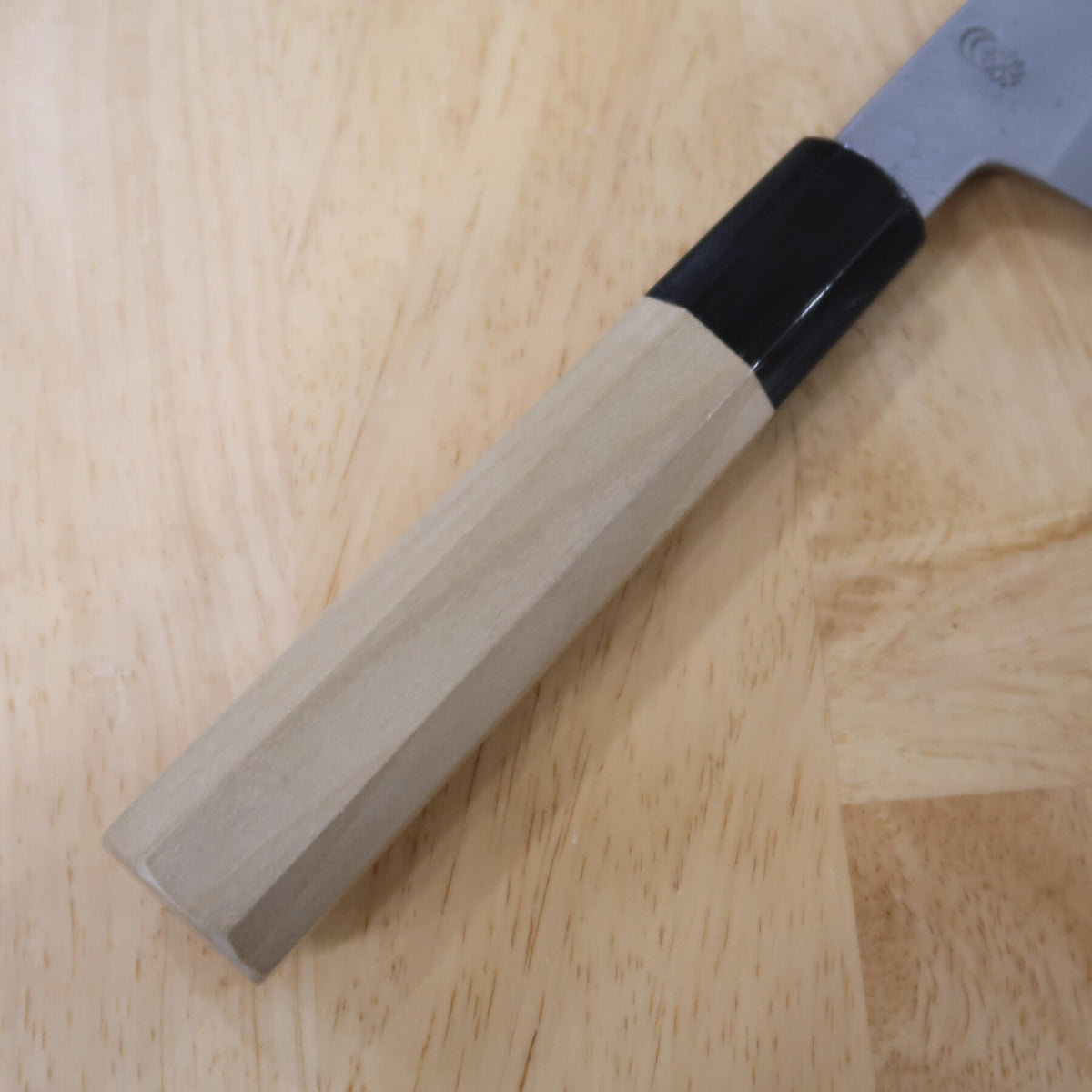 Sakai Kikumori Kikuzuki Nashiji Gyuto Acier Blanc n°2 manche octogonal en magnolia (210 mm)