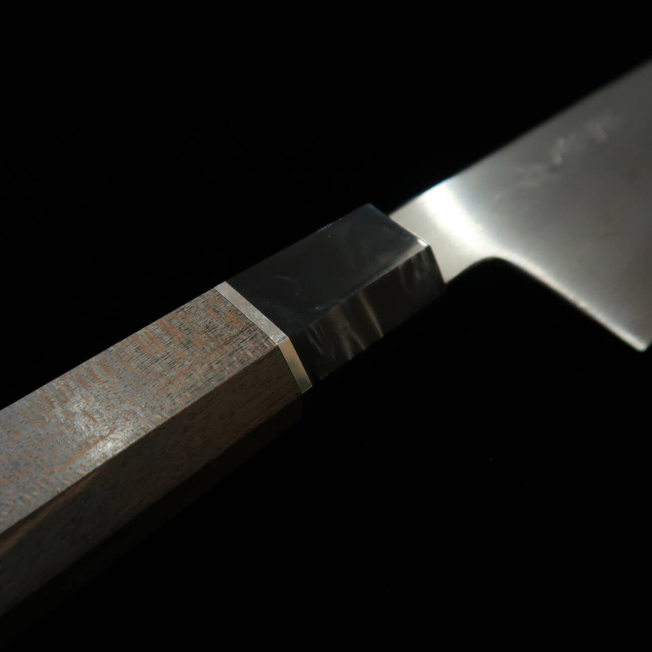 KANETSUNE Kanetsune Yohki Serie Santoku japonés, Aogami #1 Damasco KC-457, mango de madera estabilizada (180 mm)