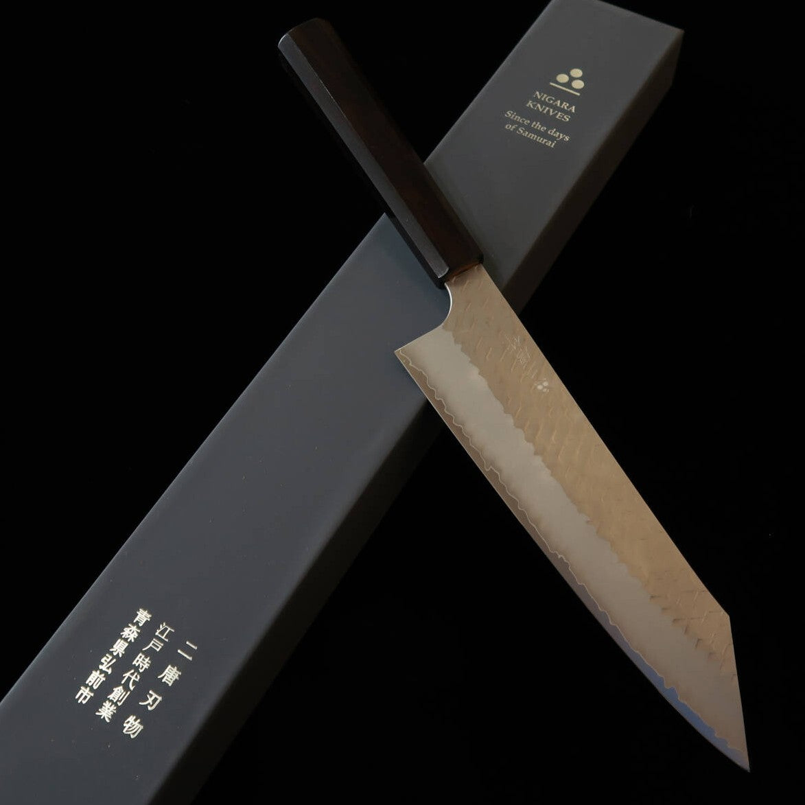 NIGARA NITOU Hamono SG2, acabamento polido martelado, gyuto kiritsuke, cabo integral em ébano (210 mm)