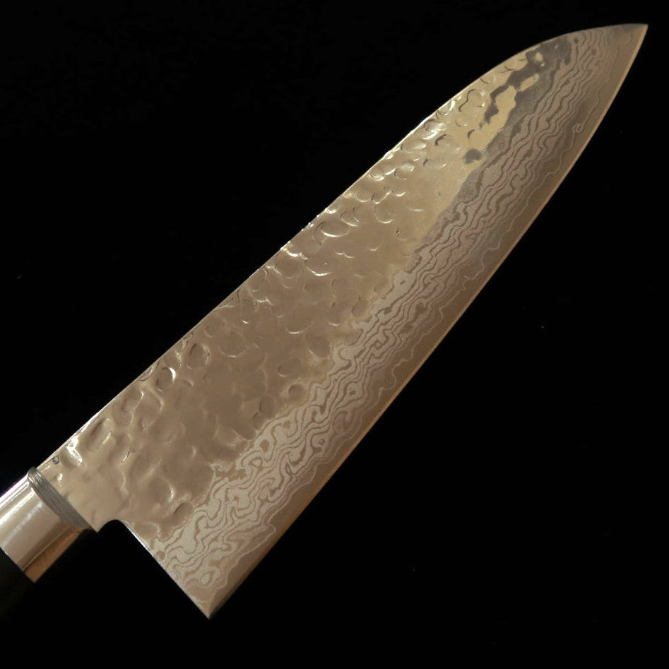Kotetsu – Santoku VG10, Damasco martelado, cabo em laminado preto (180 mm)