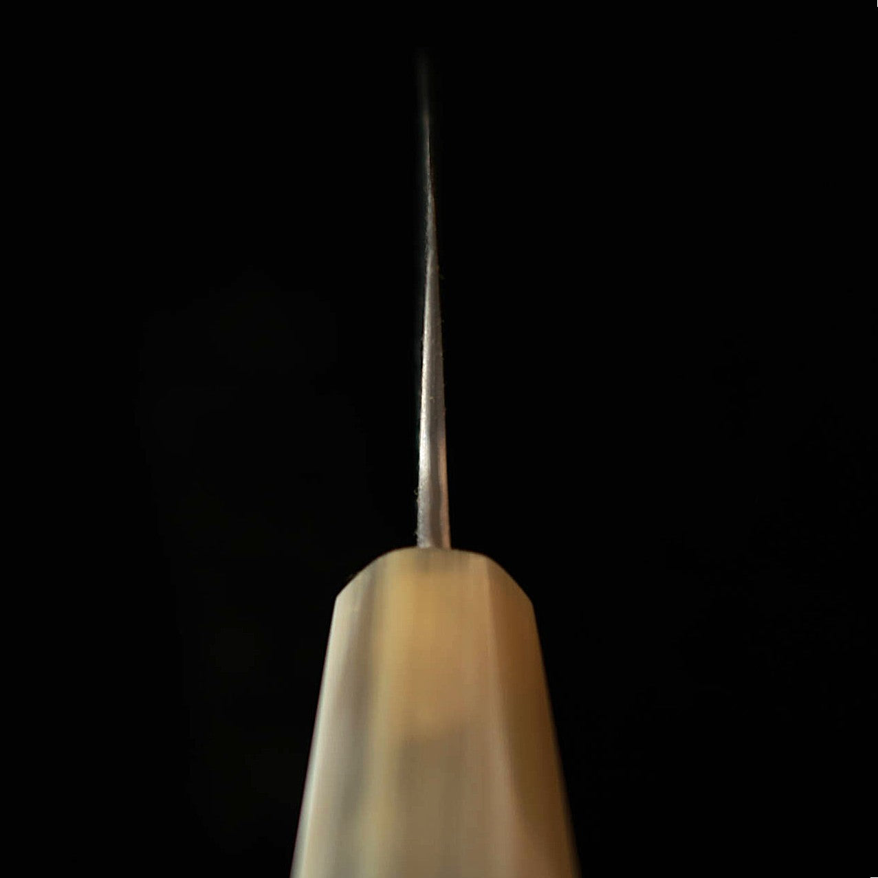 Sakai Kikumori - Série Seiun - Couteau d'office Petty - VG10 - Manche en ébène et corne de buffle blanche (150 mm)