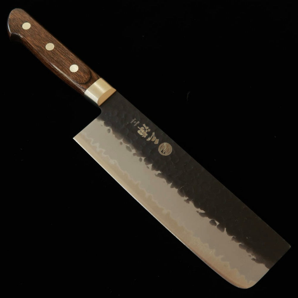 MIURA – Nakiri acier Aogami Super, finition kuro-uchi, martelé, manche brun foncé avec garde (165 mm)