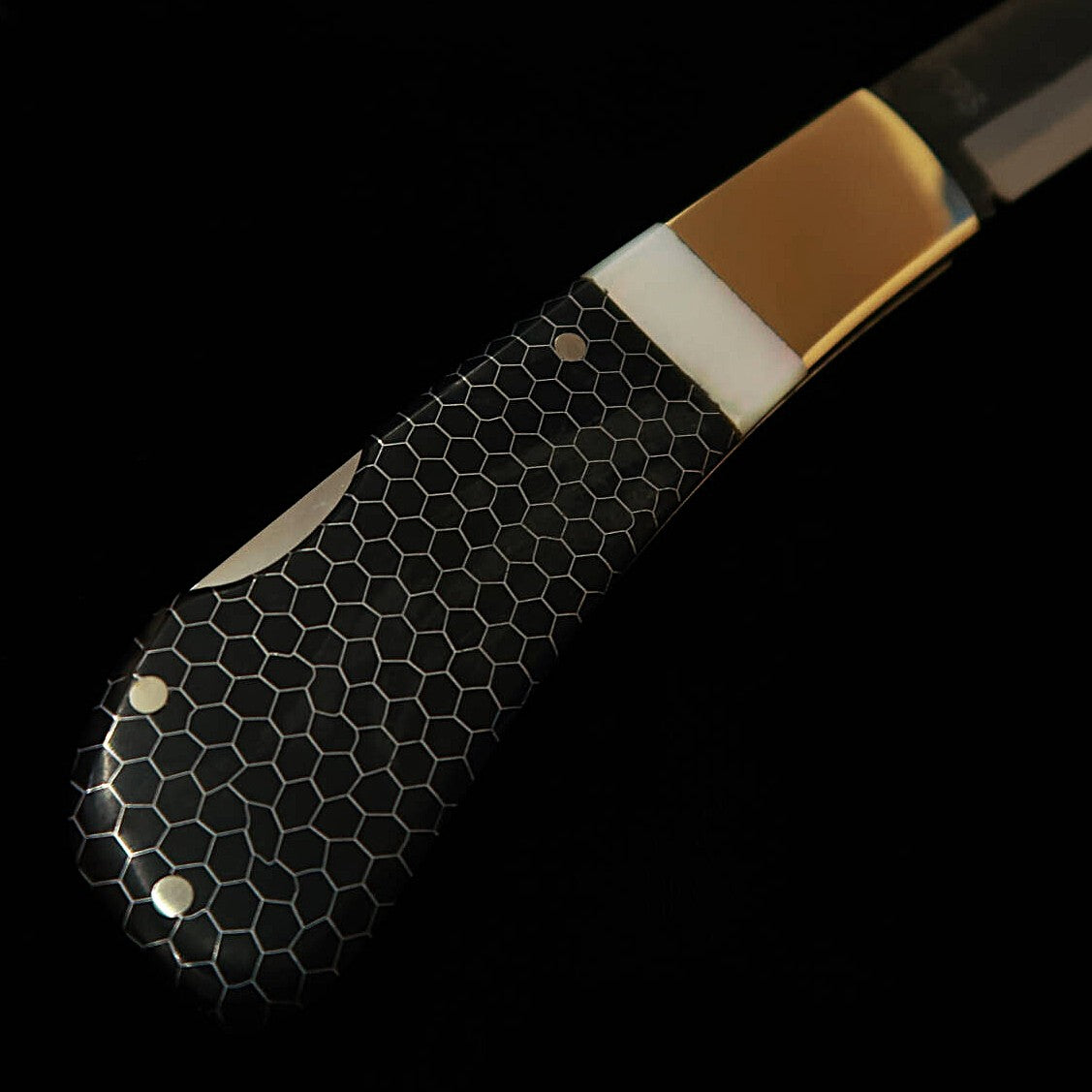 TAKEDA Couteau artisanal de Bitchu Inagaki Fumio Backlock Folder Perle/Nid d’abeille