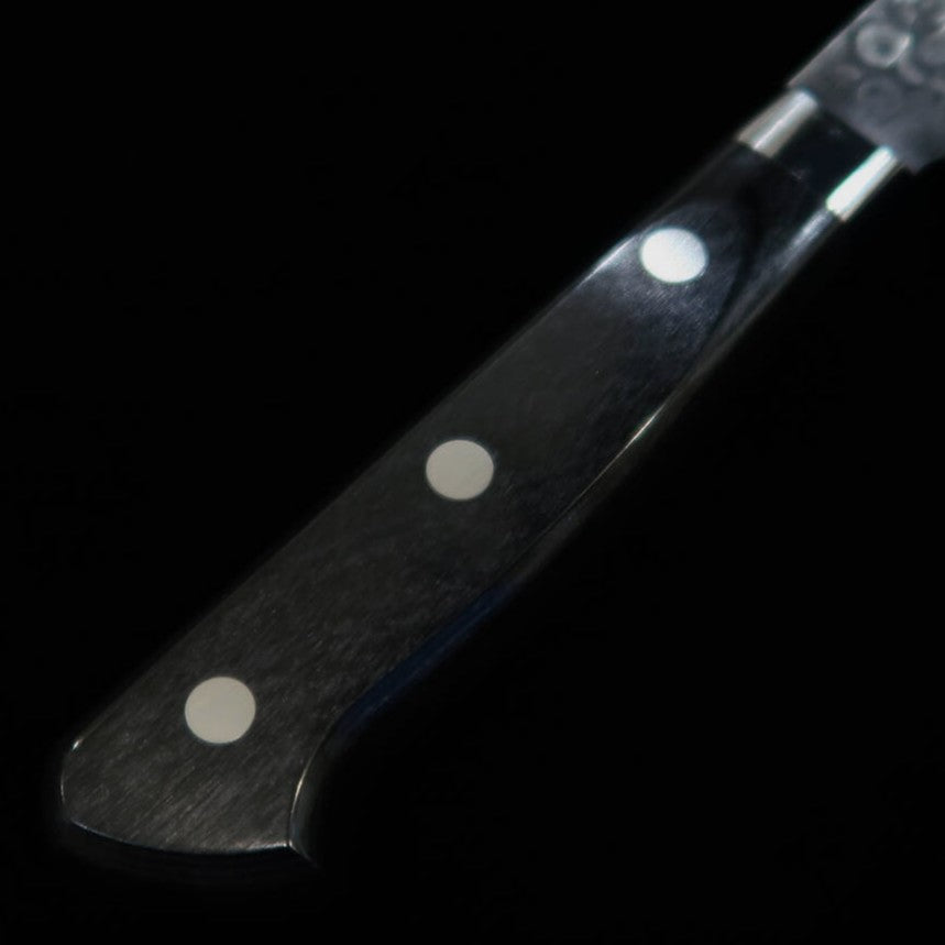 Takamura - Santoku VG10, acabado martillado, mango de compuesto negro (170 mm)