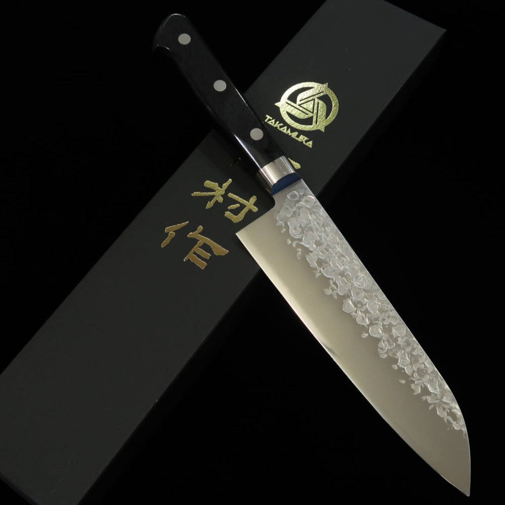Takamura - Santoku VG10, acabado martillado, mango de compuesto negro (170 mm)