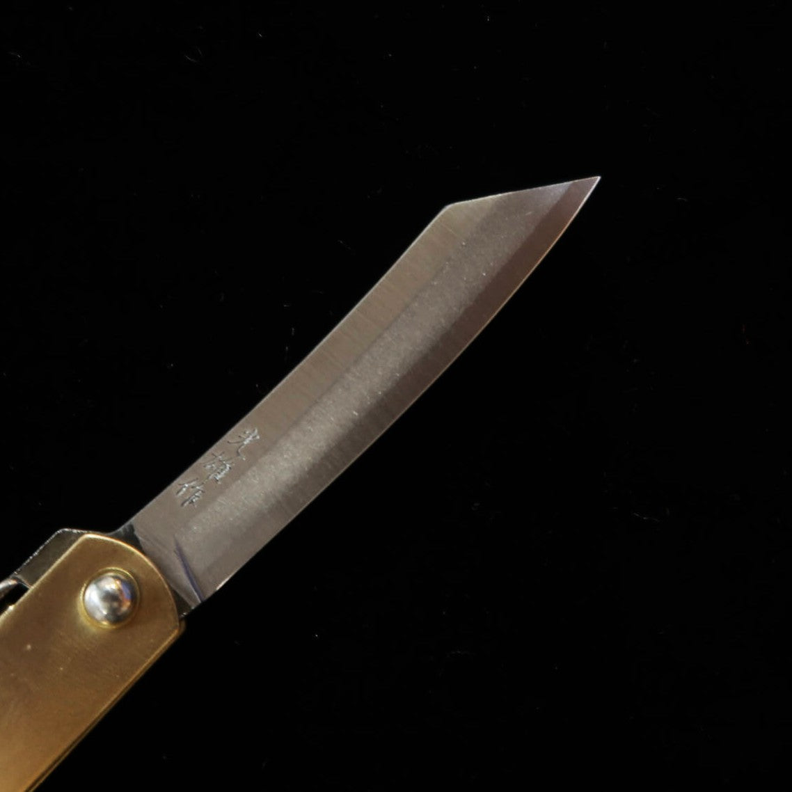 Cuchillo plegable HIGONOKAMI obra de Mitsuo, Aogami, mango de latón (72 mm)