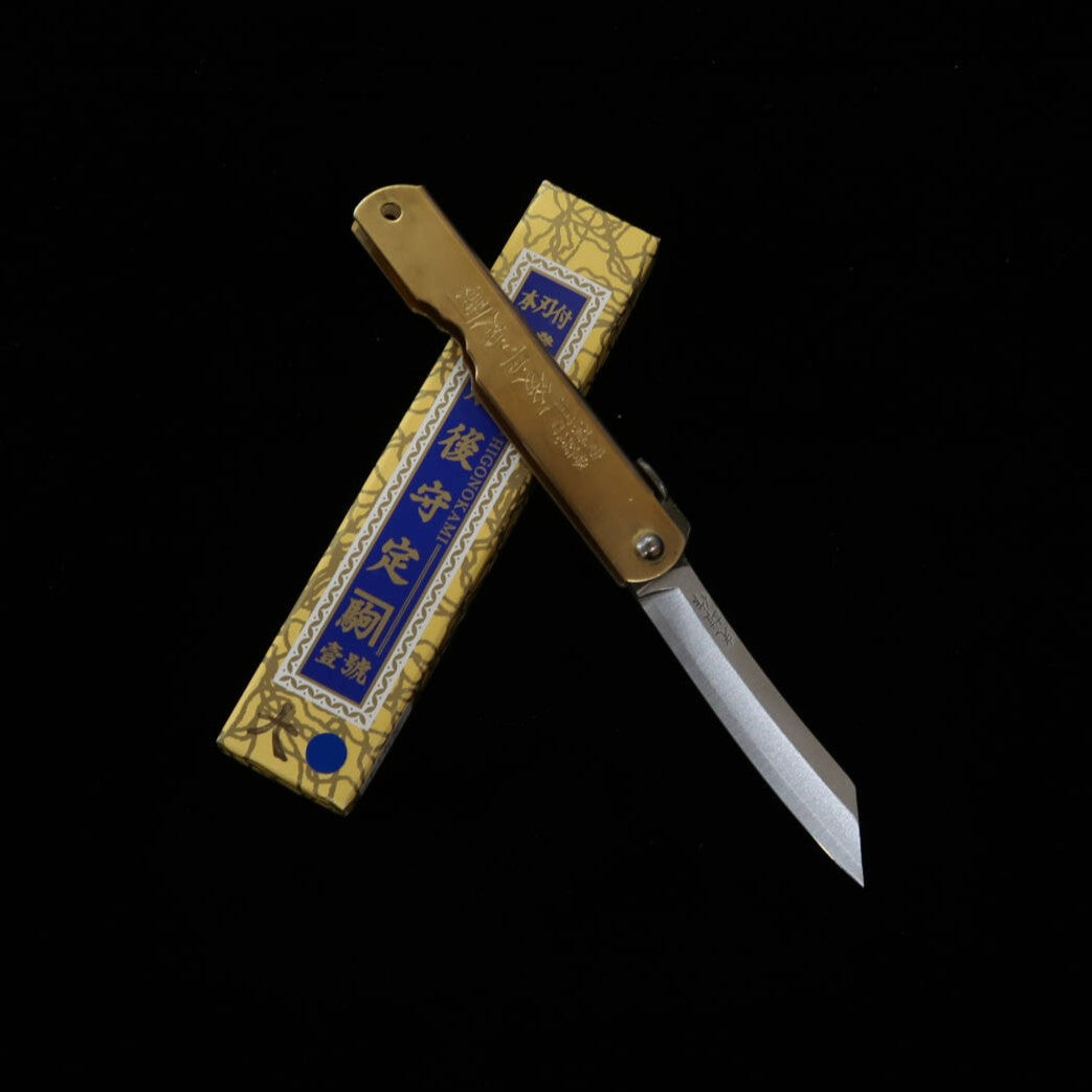 Cuchillo plegable HIGONOKAMI obra de Mitsuo, Aogami, mango de latón (72 mm)