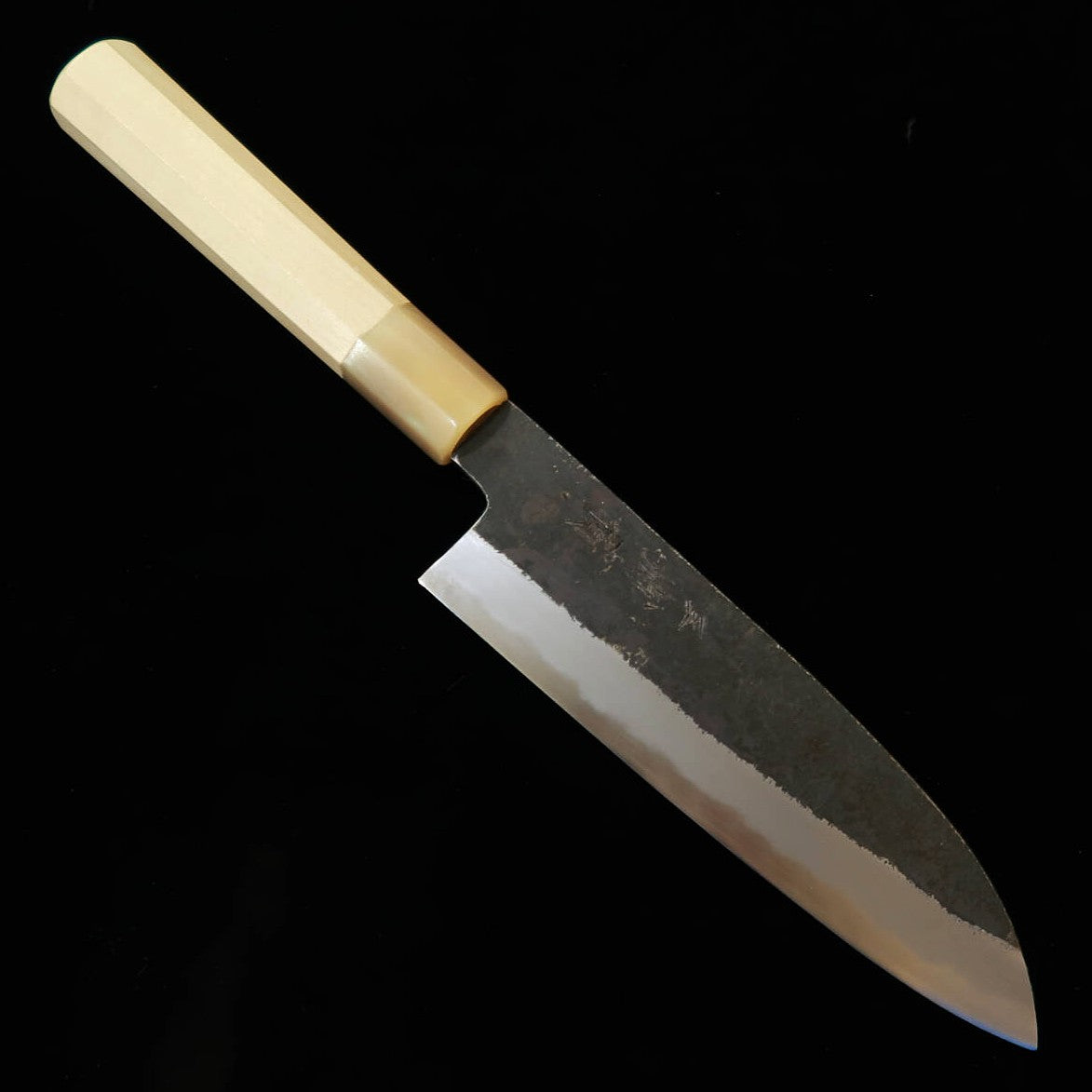Faca MIURA Itadaki Tanaka Yoshikazu Santoku de Aço Branco Nº2 com Acabamento Kurouchi e Cabo Octogonal de  Magnólia (180mm)