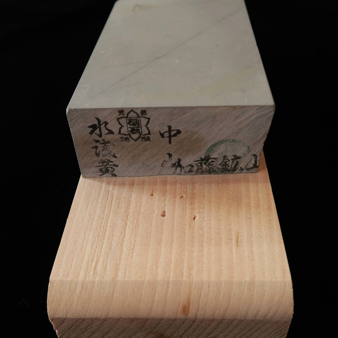 Pedra de amolar natural Nakayama Asagi tipo couro com base (78×132×33mm)