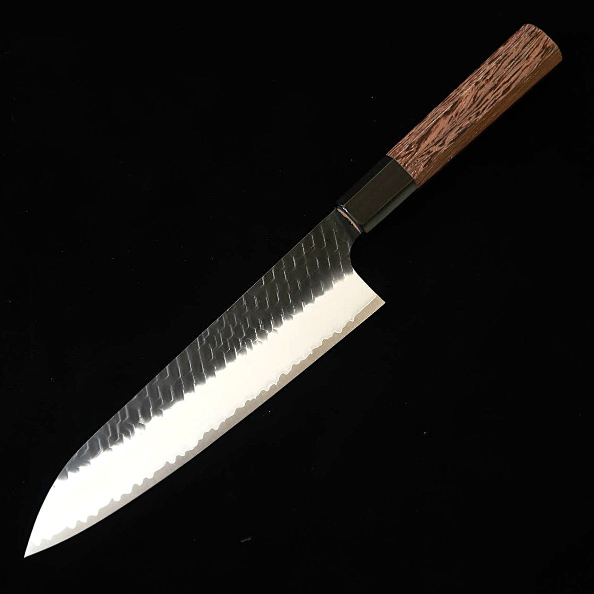 NIGARA – Gyuto SG2, martelé kuro-uchi, manche octogonal en wengé (210 mm)