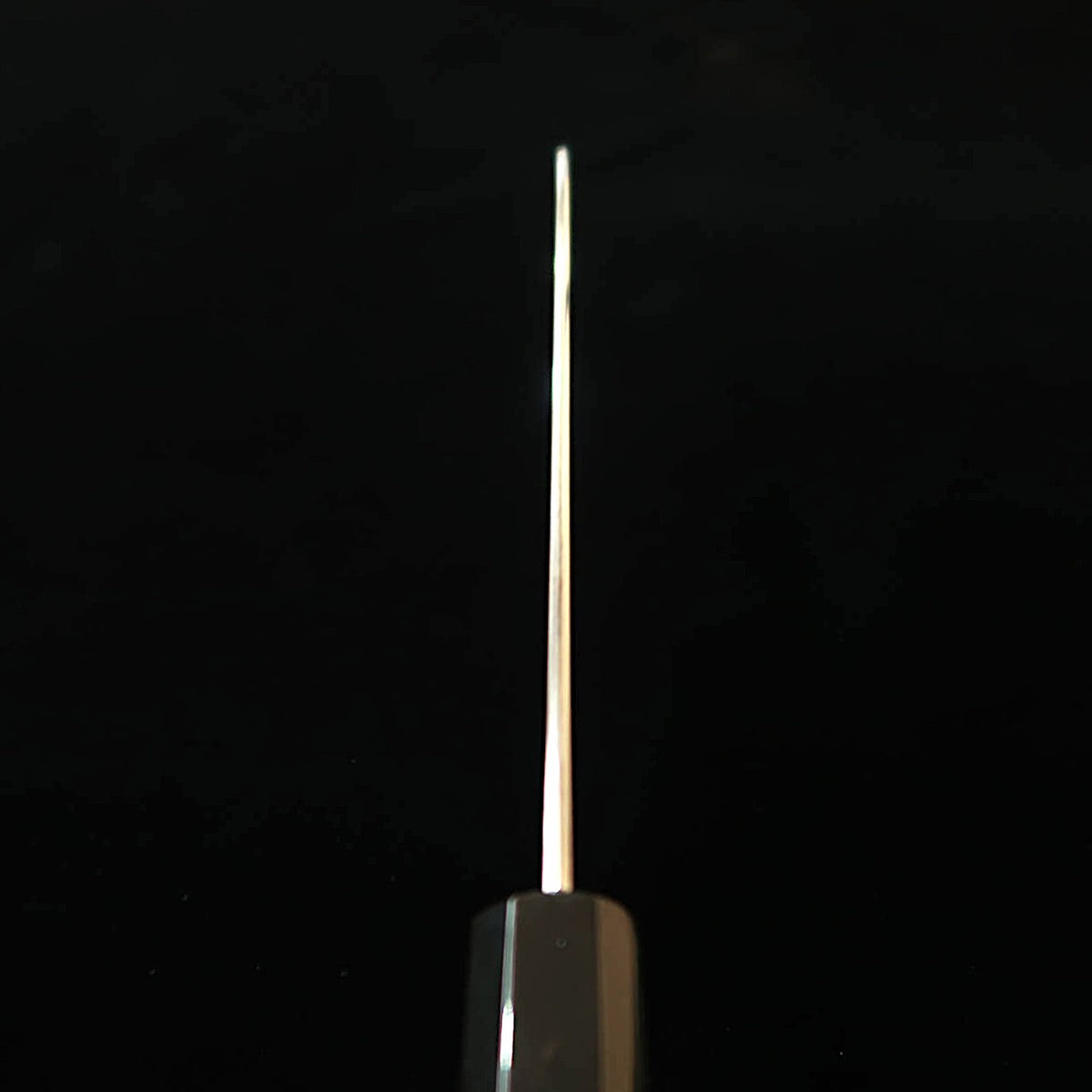 HADO Hado – Junpaku, Shirogami n°1, cœur acier blanc avec flancs inox, santoku, manche octogonal en corne de buffle (180 mm)