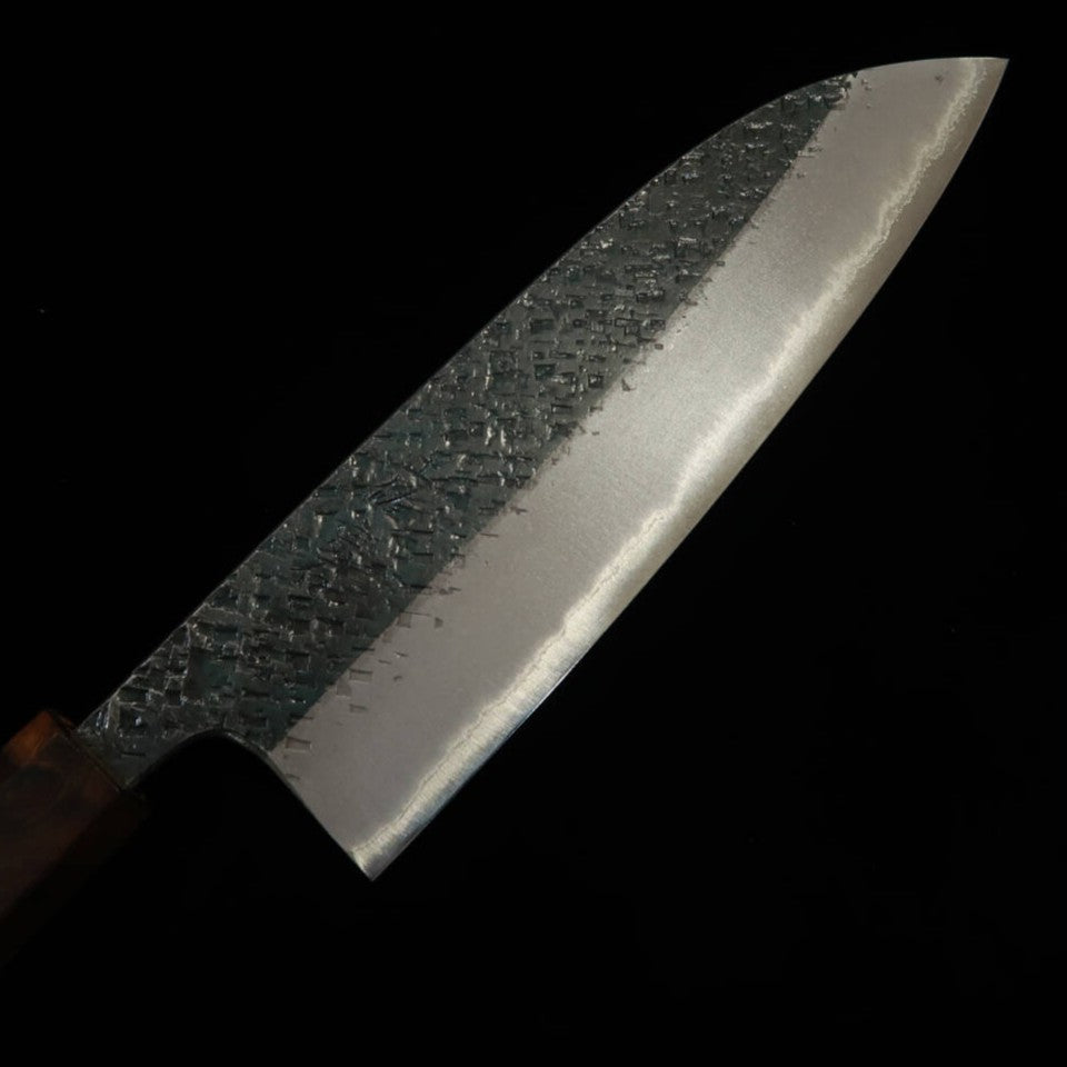 TOSAMUNEISHI Santoku Aogami nº 2 martillado acabado negro mango octogonal de ébano (165 mm)