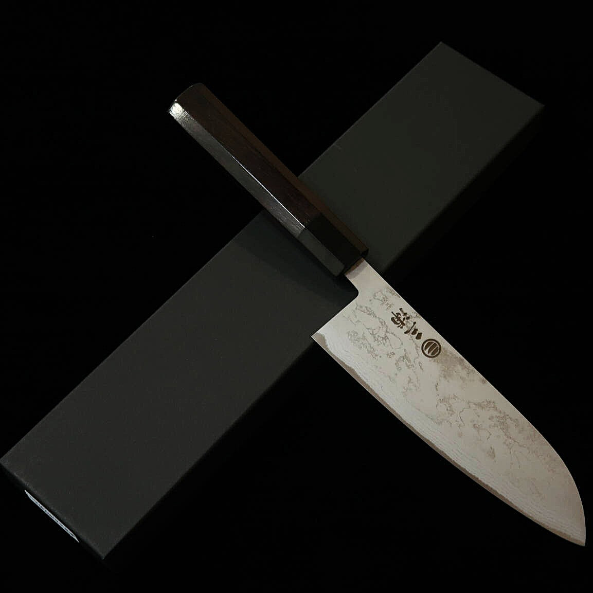 Miura MIURA Santoku aço branco (Shirogami), damasco, cabo octogonal em ébano (165 mm)