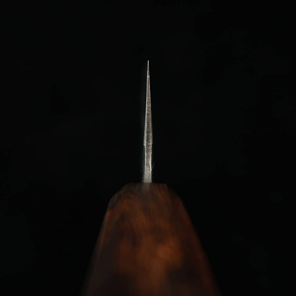 TOSAMUNEISHI Santoku Aogami nº 2 martillado acabado negro mango octogonal de ébano (165 mm)