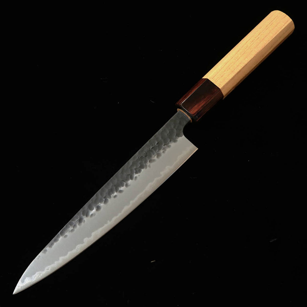 Miura Petty, aço Aogami Super, acabamento negro martelado, cabo octogonal em zelkova (150 mm)