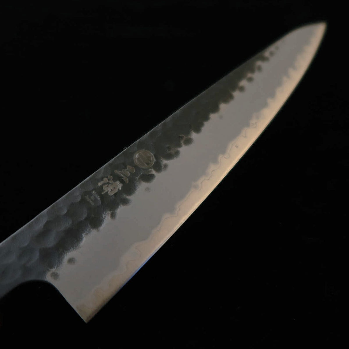 Miura Petty, aço Aogami Super, acabamento negro martelado, cabo octogonal em zelkova (150 mm)