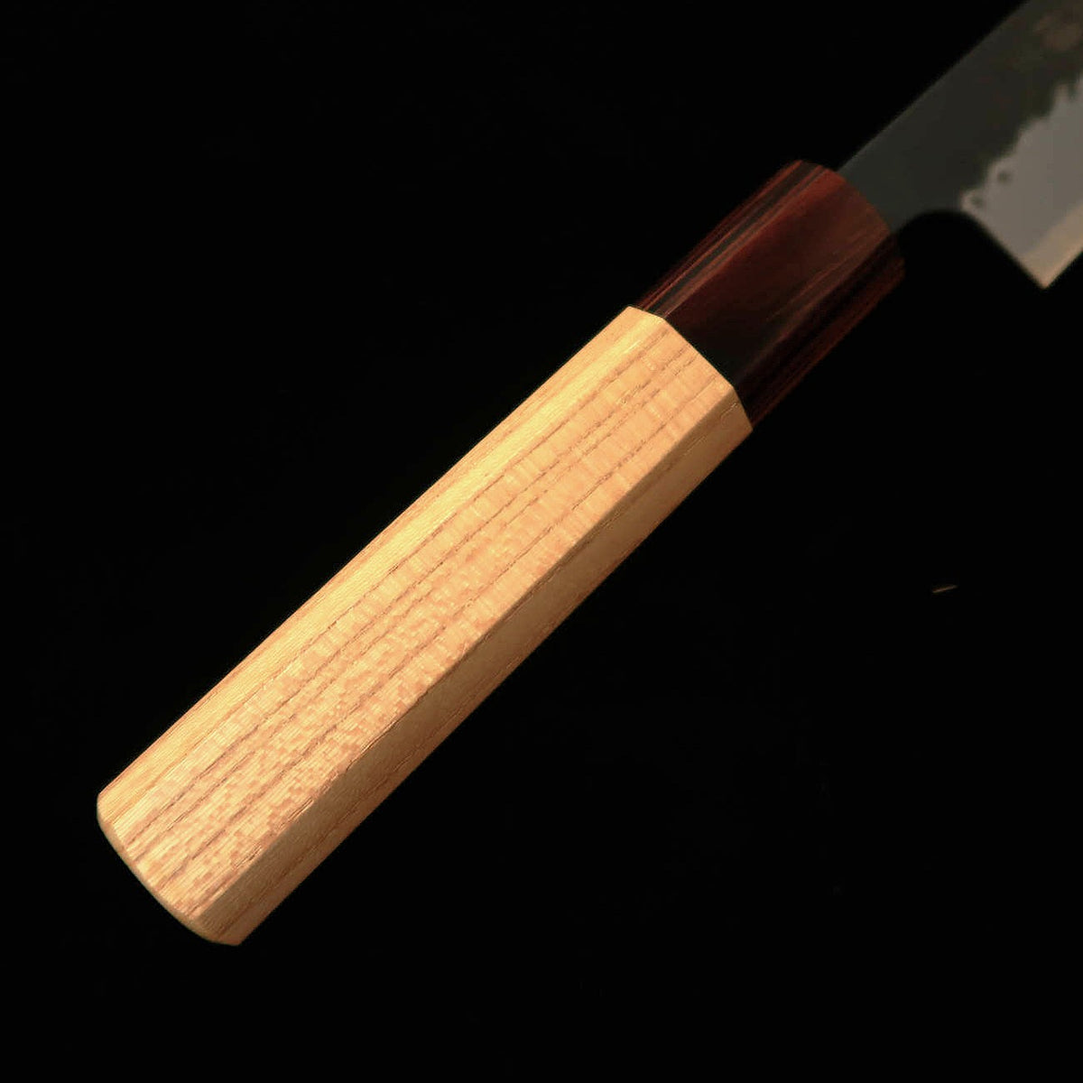 Miura Petty, aço Aogami Super, acabamento negro martelado, cabo octogonal em zelkova (150 mm)