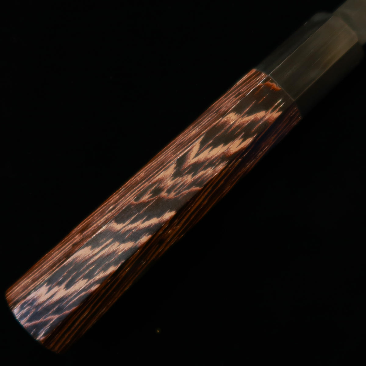 NIGARA Futakara Hamono – Kiritsuke Petty SG2 martelada, acabamento negro forjado, cabo octogonal em wengué (150 mm)