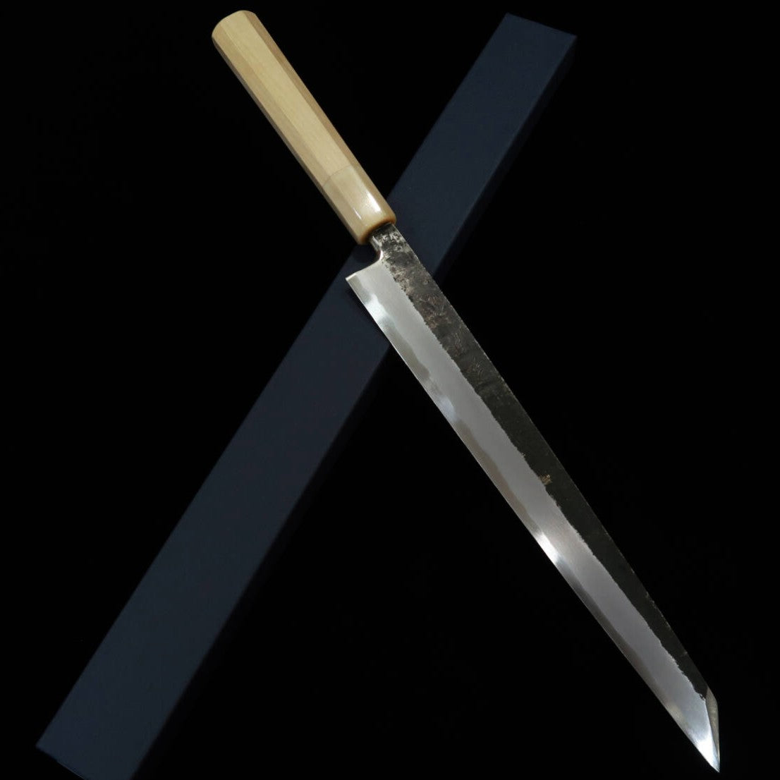 MIURA Itadaki Kiritsuke Yanagiba acier blanc n°2, finition noire, manche octogonal en magnolia et buffle blanc (270/300 mm)