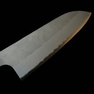 Nigara Hamono Forging Works NIGARA Santoku Aogami Super, acabado martillado, mango octogonal de wengué (180 mm)