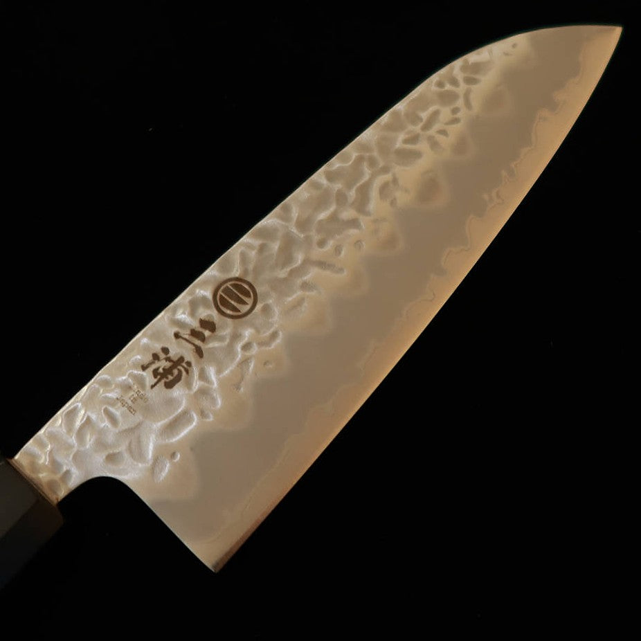 Faca Santoku MIURA Aogami Nº 1, Acabamento martelado fosco, Cabo Octogonal em Bordo (165 mm)