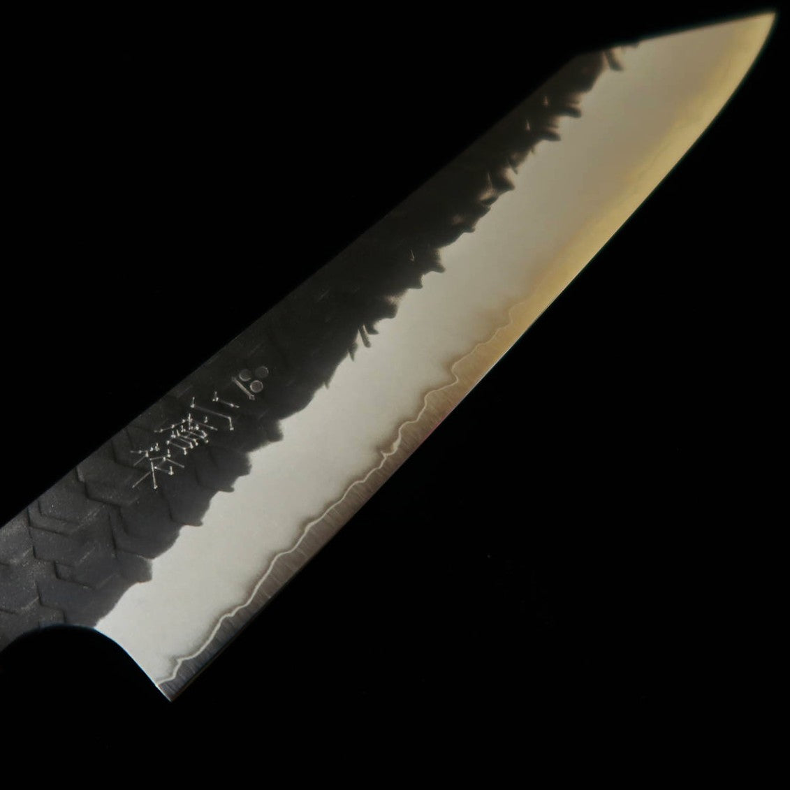 Couteau Kiritsuke d'office (Petty) Nigara (Nigara Hamono), acier SG2, finition Tsuchime Kurouchi (martelé et forgé brut), manche octogonal en teck (150 mm)