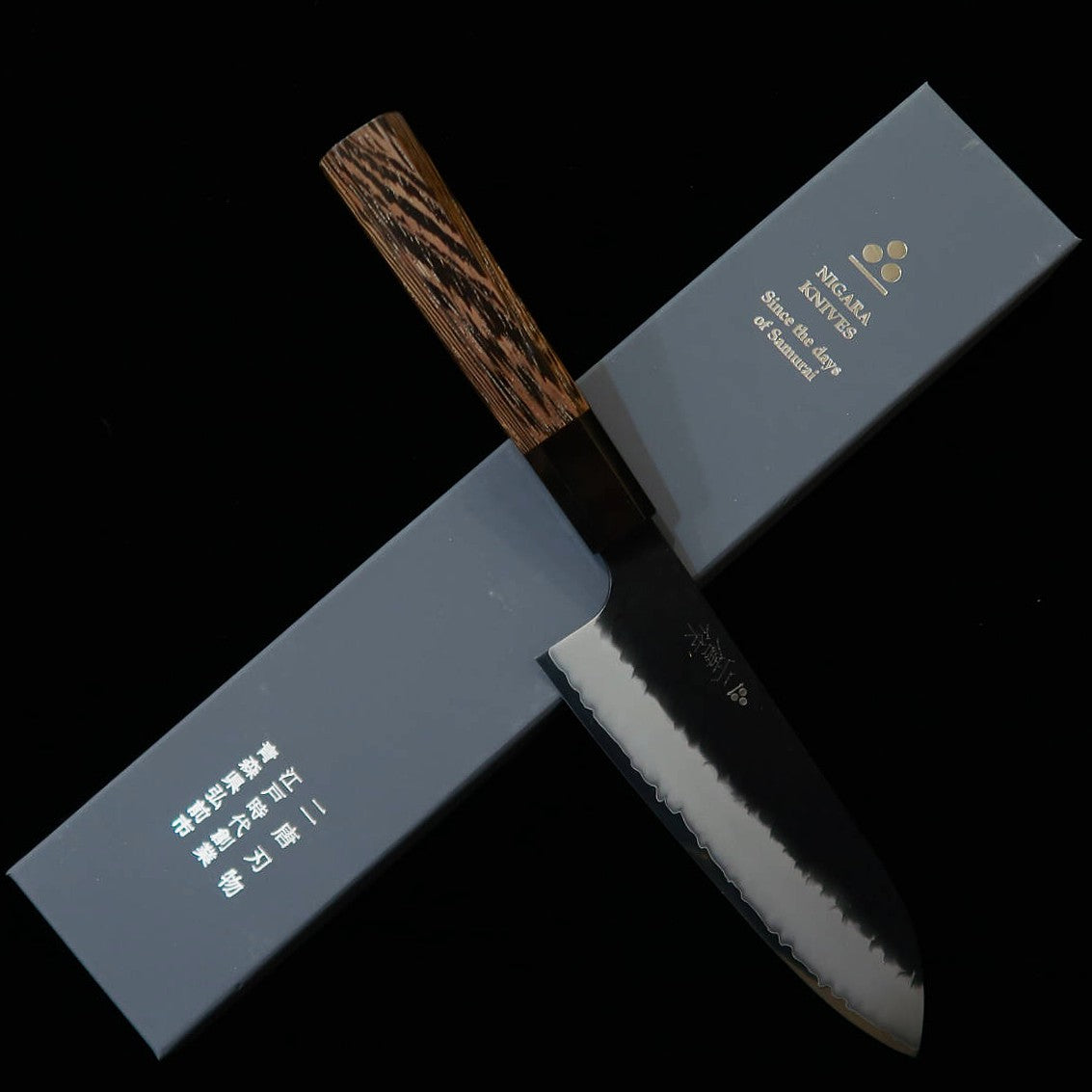 Santoku NIGARA SG2 acabado martillado negro, mango octogonal de wengué (180mm)