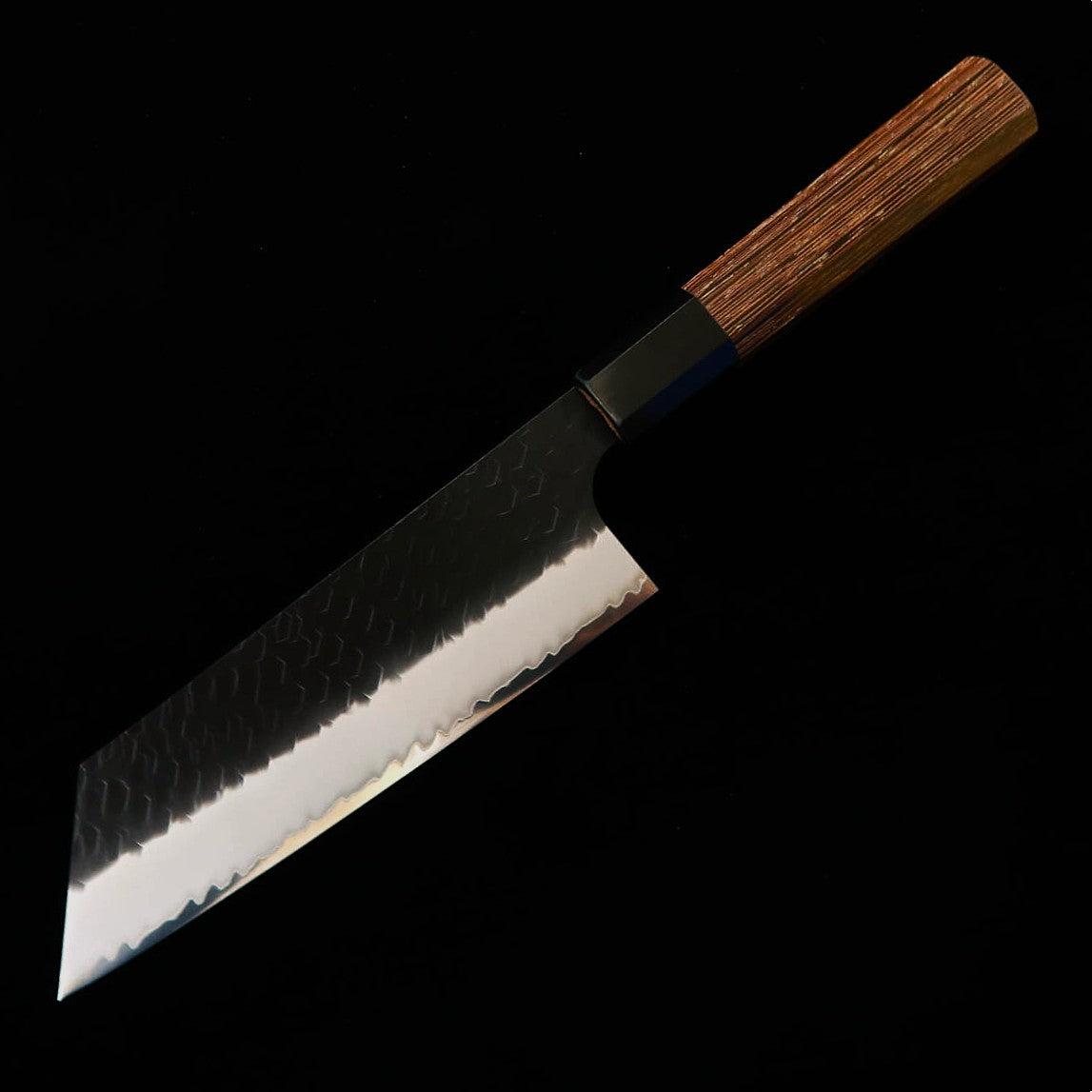 Couteau Kiritsuke Nakiri Nigara (Nigara Hamono), acier SG2, finition Tsuchime Kurouchi (martelé et forgé brut), manche octogonal en wengé (180 mm)
