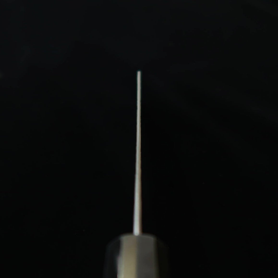 Couteau Kiritsuke Nakiri Nigara (Nigara Hamono), acier SG2, finition Tsuchime Kurouchi (martelé et forgé brut), manche octogonal en wengé (180 mm)