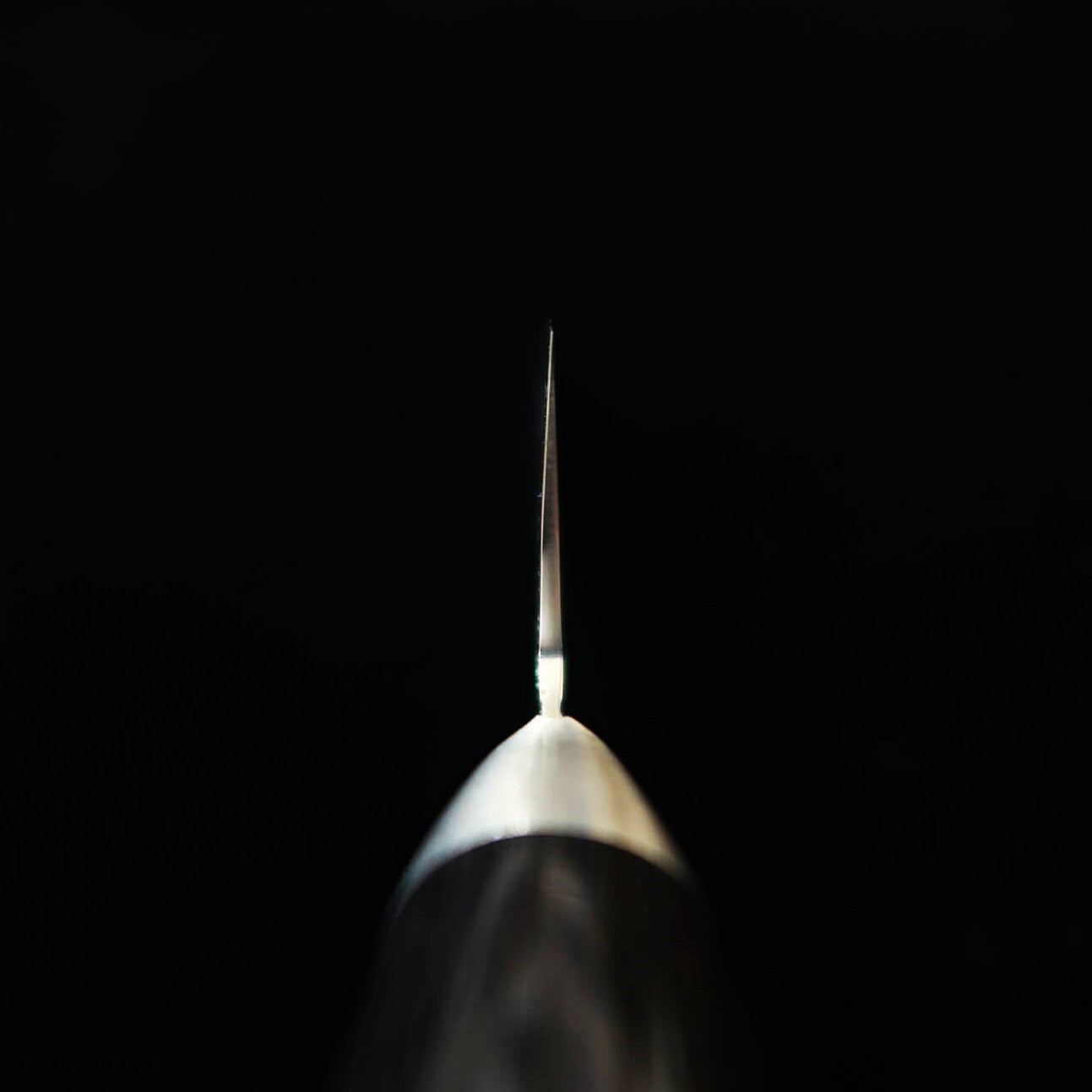 Couteau Santoku Kasumi VG10 Damas avec manche en bois composite noir par Sumikama (180 mm)