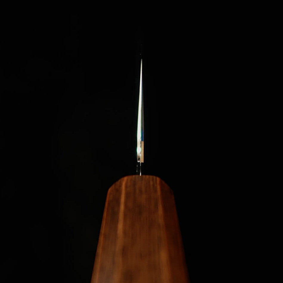 HADO – modèle Shiosai, acier SG2, martelé, manche bois laqué essuyé « kijiro », gyuto kiritsuke (210 mm)