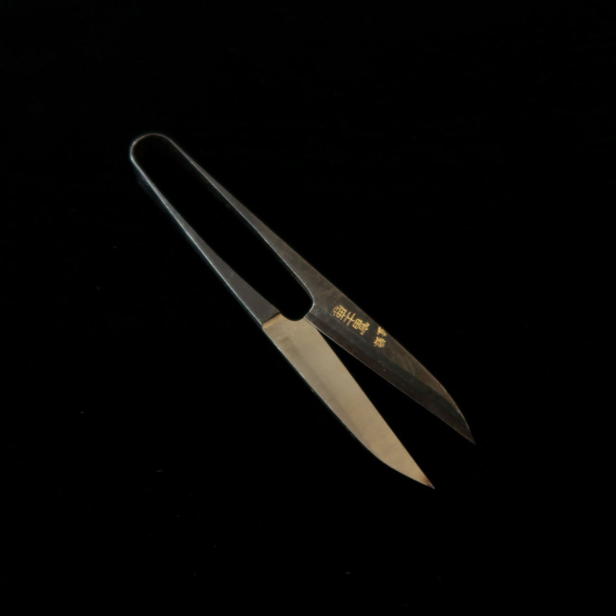 Tesoura Fuji Shika Nigiri acabamento kuro-uchi lâmina longa, com caixa (105 mm)