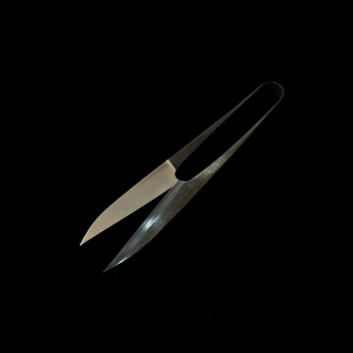 Tesoura Fuji Shika Nigiri acabamento kuro-uchi lâmina longa, com caixa (105 mm)