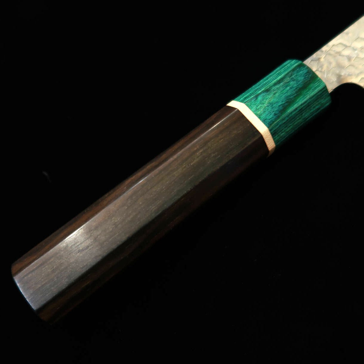 黒崎 真 早緑月　Strix 三徳　170mm STYLE-K 黒崎真 三徳 緑月Samidorizuki SGSTRIX 鎚目 黒檀八角柄