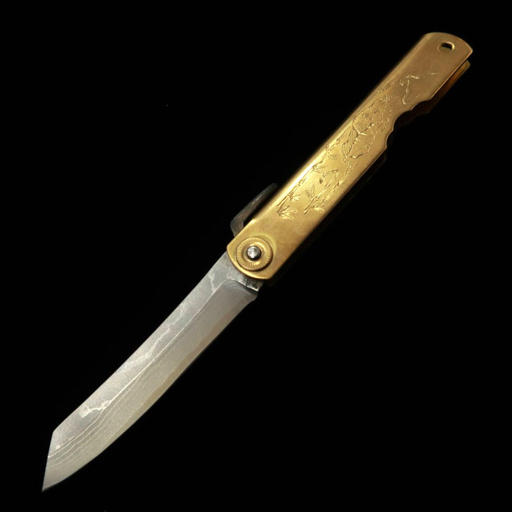 HIGONOKAMI Higonokami – Couteau pliant à lame multicouche, manche en laiton, grand modèle, en boîte en paulownia