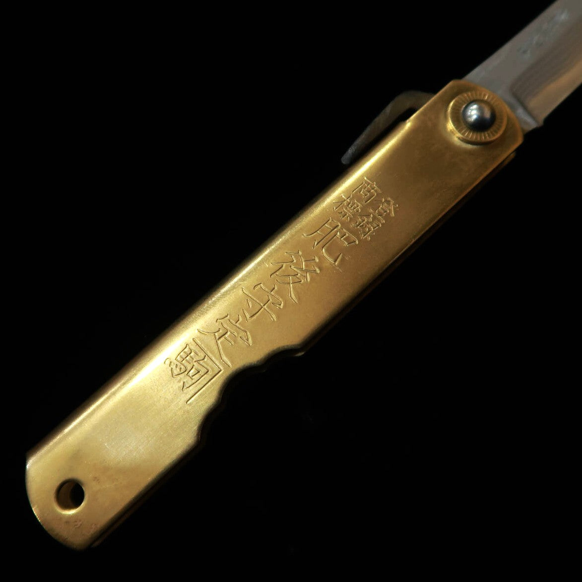 HIGONOKAMI Higonokami – Couteau pliant à lame multicouche, manche en laiton, grand modèle, en boîte en paulownia
