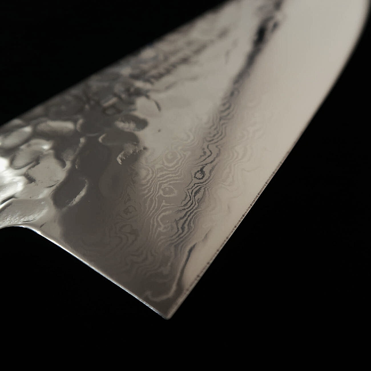 Sakai Takayuki Santoku Knife, 33-layer Damascus steel, octagonal zelkova wood handle (180mm)