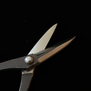 Kaneshin KANESHIN Tesoura de pinçar brotos para bonsai, para canhotos, acabamento preto forjado (190 mm) No.602C