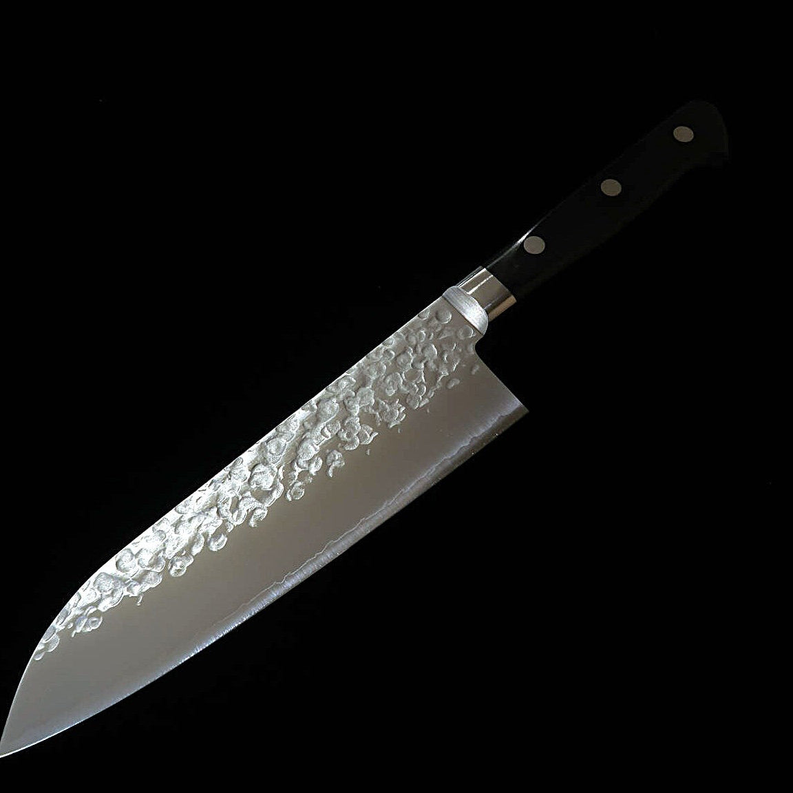 MIURA santoku VG10, martelé, manche en contreplaqué noir (170 mm)