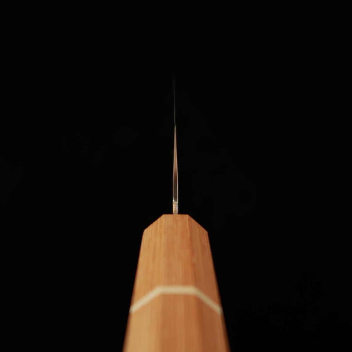 V.ROAD Nosyu Masatsune, gyuto VG10, martillado, damasco de 33 capas, mango laminado reforzado blanco × blanco (210 mm)